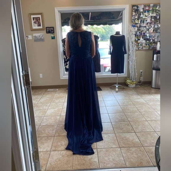 Mother-of-the-bride gown by Montage by Mon Cheri. Navy, size 14 - Picture 2 of 13